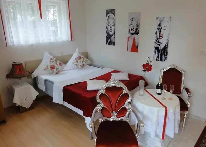 Croatia Borik Paar Garden View Number 1 *